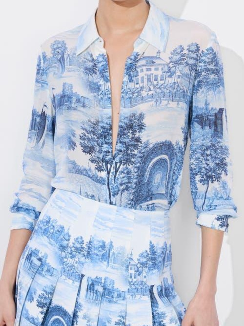 Alice + Olivia Blue & White Scenic Print Button-Down Shirt